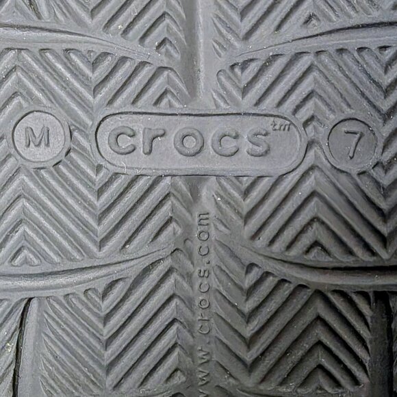 Crocs Men's Swiftwater Mossy Oak Elements Wave Flip Flops in Black Camo - Picture 13 of 16